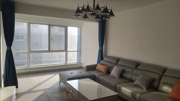 帝王宫依海嘉园6楼130平大三居室出租做民宿