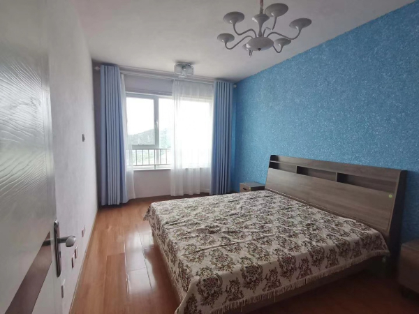 出租！龙泽府89平电梯精装两室