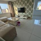 金苹果，五楼，89平两室，1300/月