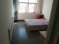 三里河一楼带院出租家电齐全