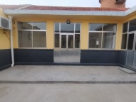 曹城村正房带院子，精装修，电暖炕，空调齐全，对外月租、半年租