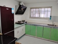 贴地一楼有暖气有网 500元 大润发附近 可以月付