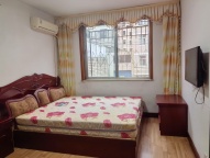 一楼有暖气6800元 精装修家电齐全香水小区 地势平坦