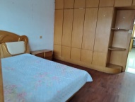 有暖气三室 顶二 600元