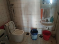 城西附近三楼家电家具齐全干净卫生拎包入住