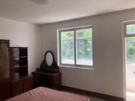 市政巷三楼出租，距离一中、黄山路小学步行5分钟左右