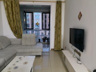 花千墅电梯房五楼，70平方，家电齐，双气地暖，拎包入住每月8