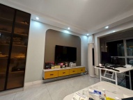 人杰地灵电梯房精装出租1200