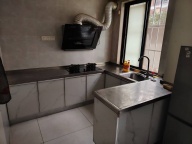 大众小学附近一楼带院，家电齐全拎包入住