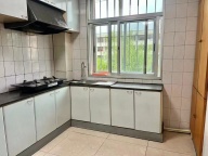 七里汤夜市附近二楼，家电齐全购物停车都方便