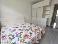 西楼二楼精装修配套齐全，购物方便