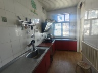 向阳二区贴地四楼出租