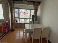 银河世家电梯房精装修，三室一厅家具齐全，拎包入住