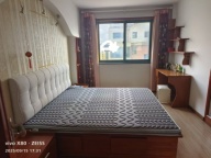 文峰花园四楼豪华装修，三室一厅，家电家具全新，出门老一中