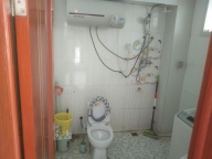 金山花园二楼，配套齐全拎包入住，停车方便，临近小学中学